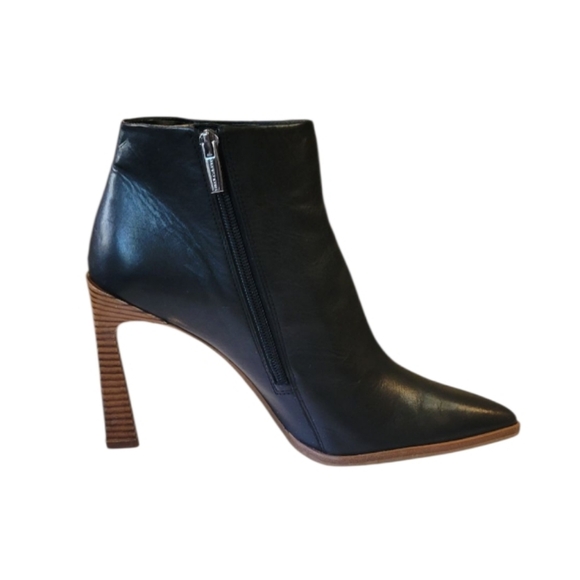 Vince Camuto Pezlee Island Black Leather Pointed Toe Ankle Boots Size 9 1/2M - Picture 3 of 9